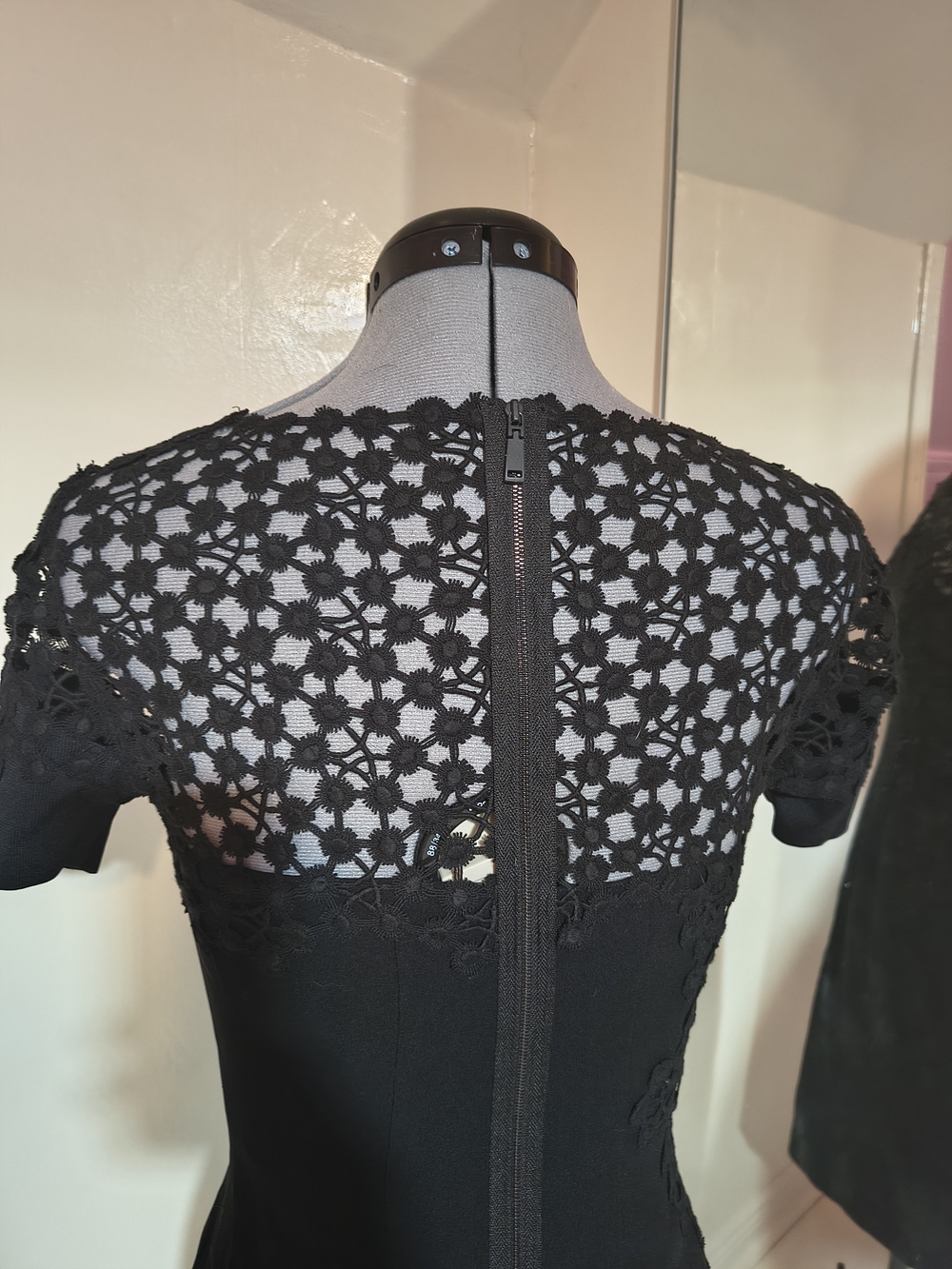 Elie Tahari Black Laced-Yoke Midi Sheath Dress - Picture 3 of 16